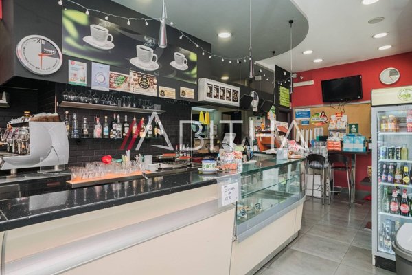 locale commerciale in vendita a Roma in zona Monte Sacro/Talenti