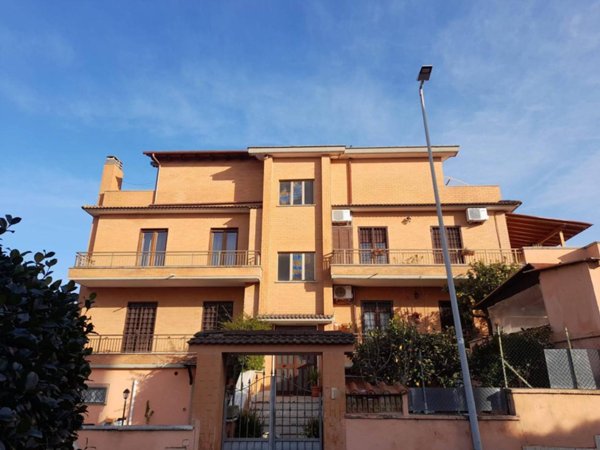 appartamento in vendita a Roma in zona Torrione Cerquetta