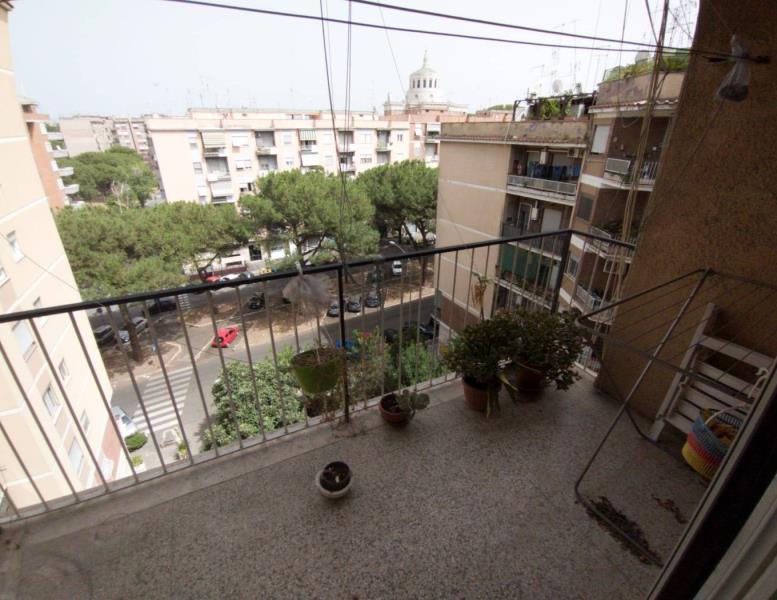 appartamento in vendita a Roma in zona Ostiense