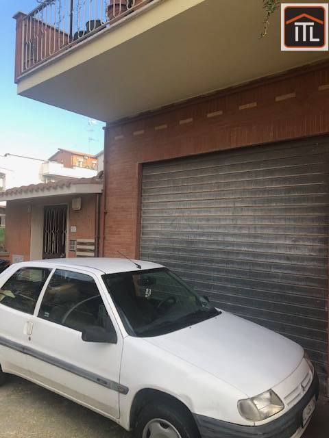 locale commerciale in vendita a Roma in zona Massimina/Casal Lumbroso