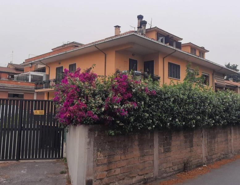 casa indipendente in vendita a Roma