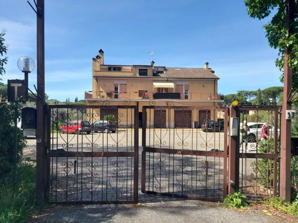 negozio in vendita a Roma in zona Casal Boccone