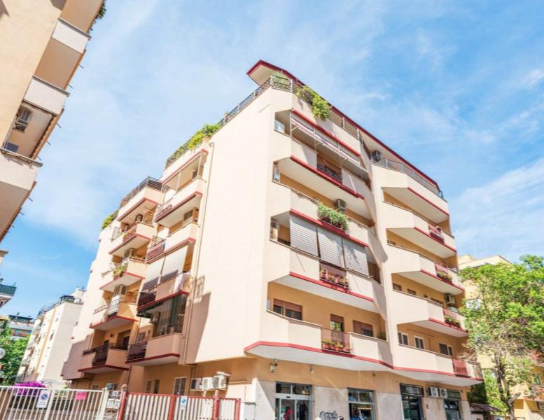 appartamento in vendita a Roma in zona Appio Claudio
