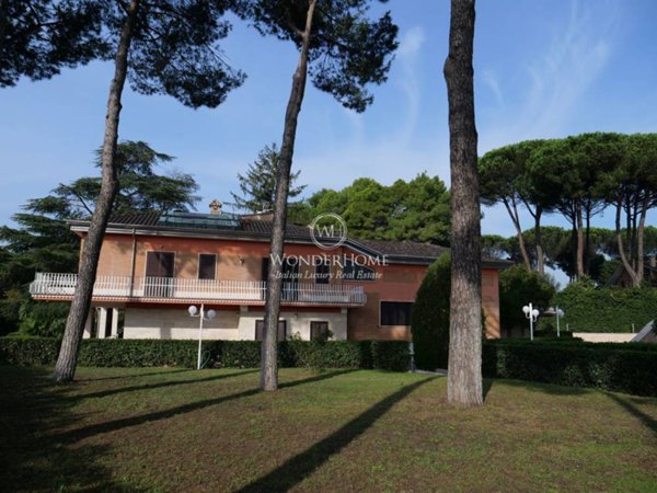 casa indipendente in vendita a Roma