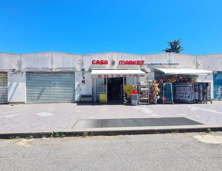 negozio in vendita a Roma in zona Infernetto
