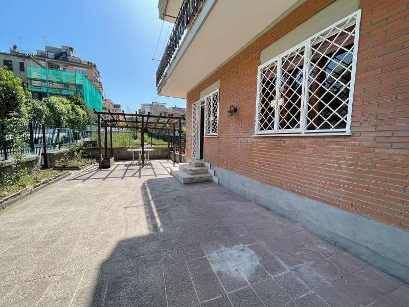 appartamento in vendita a Roma in zona Tomba di Nerone