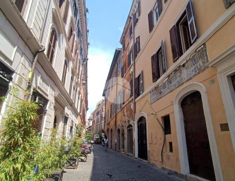 locale commerciale in vendita a Roma