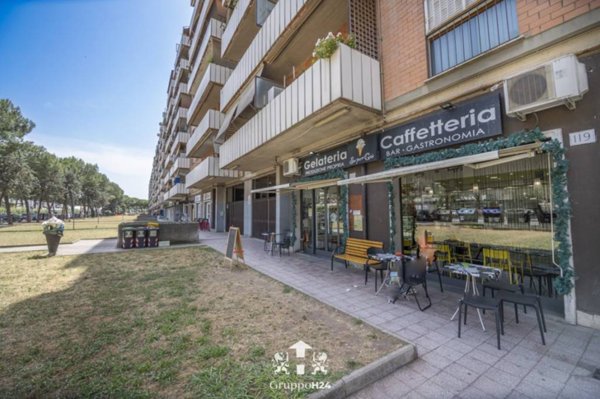 negozio in vendita a Roma in zona Cinecittà