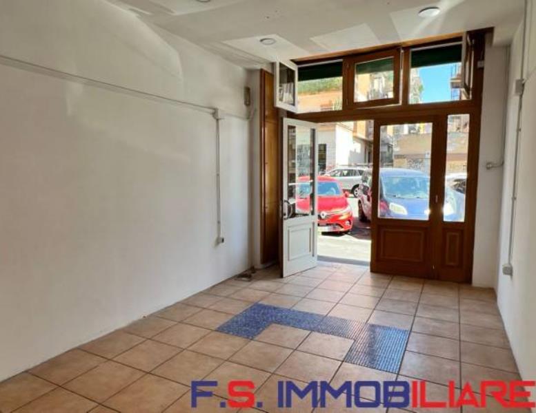 negozio in vendita a Roma in zona Prenestino-Centocelle