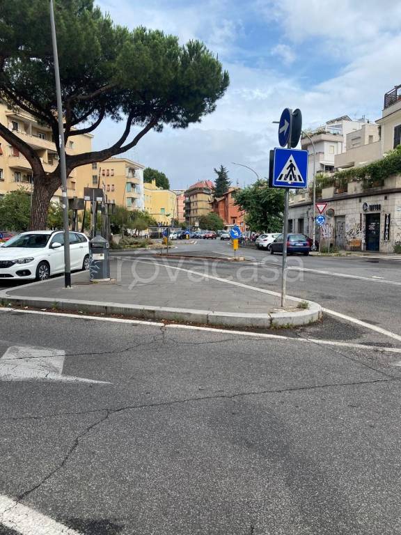 appartamento in vendita a Roma in zona Ostiense