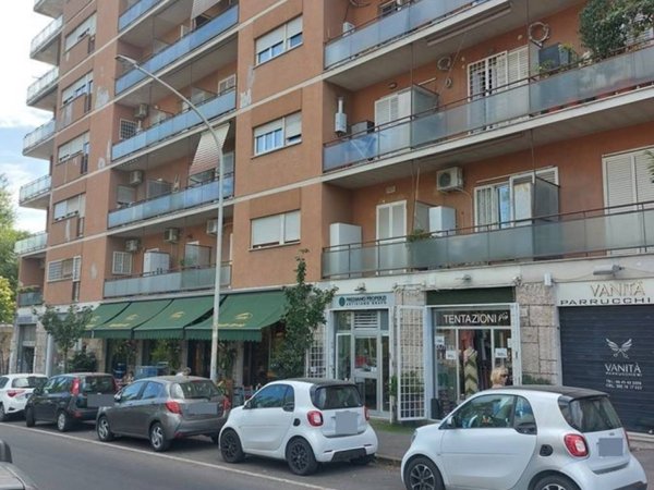 appartamento in vendita a Roma in zona Ardeatino