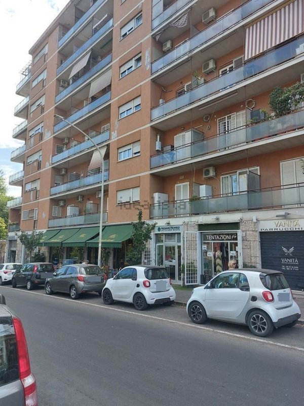 appartamento in vendita a Roma in zona Ardeatino