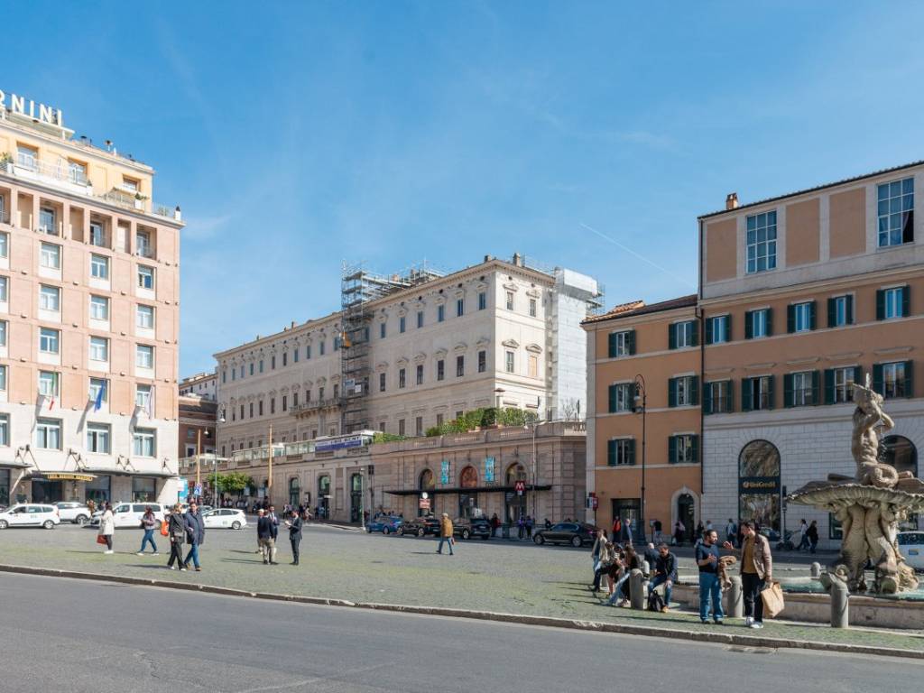 locale commerciale in vendita a Roma in zona Rione Regola