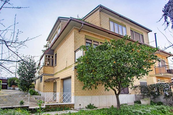 casa indipendente in vendita a Roma in zona Massimina/Casal Lumbroso