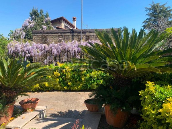 casa indipendente in vendita a Roma in zona Massimina/Casal Lumbroso