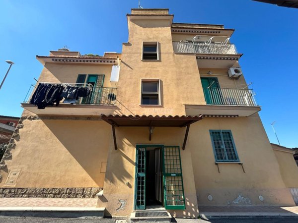 appartamento in vendita a Roma in zona Tomba di Nerone