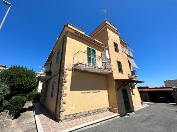 appartamento in vendita a Roma in zona Tomba di Nerone