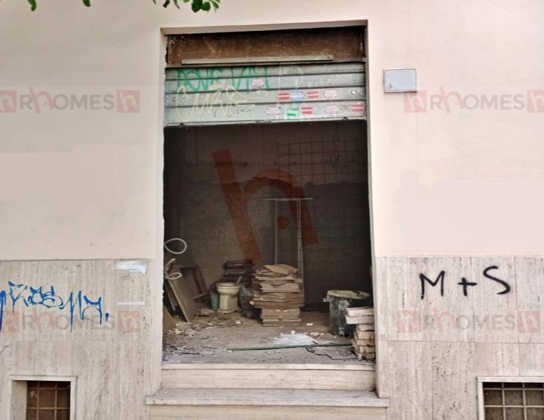 locale commerciale in vendita a Roma in zona Appio Claudio