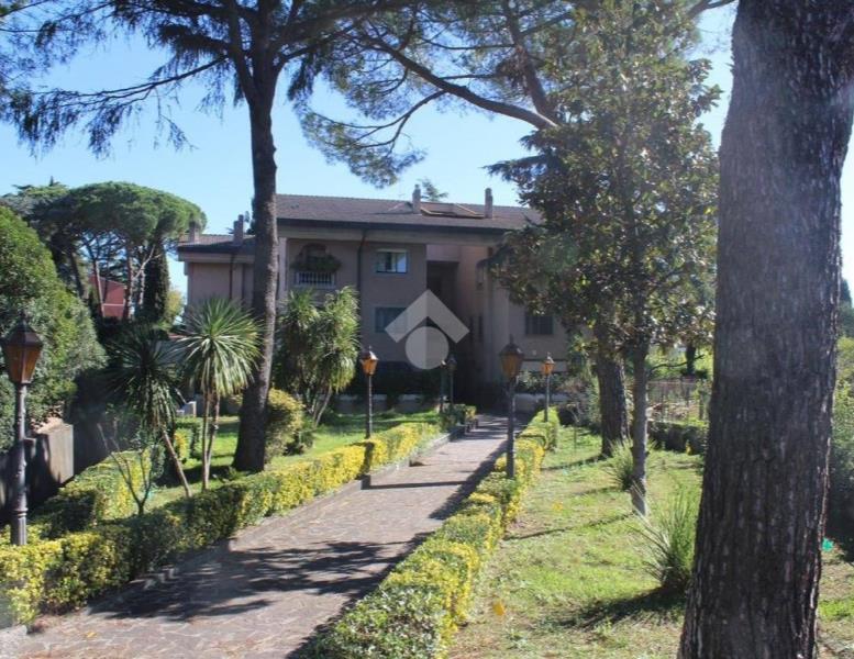 appartamento in vendita a Roma in zona Appio Pignatelli