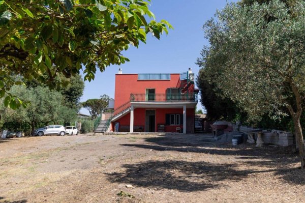 casa indipendente in vendita a Roma in zona Spregamore