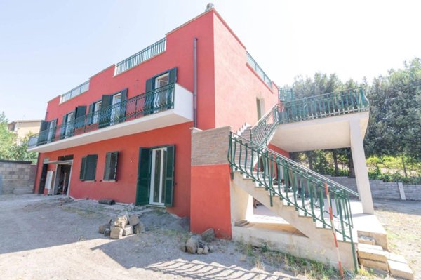 casa indipendente in vendita a Roma in zona Spregamore
