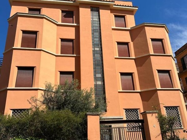 intera palazzina in vendita a Roma in zona Gianicolense