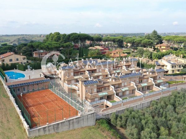 casa indipendente in vendita a Roma