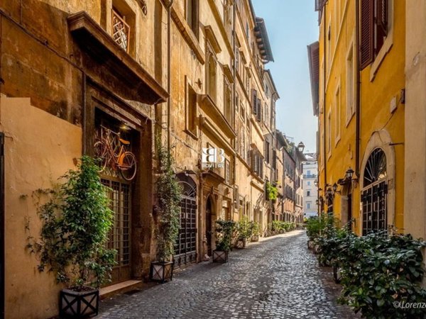 intera palazzina in vendita a Roma in zona Rione Monti/Campitelli