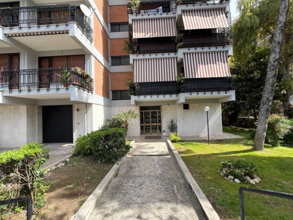 appartamento in vendita a Roma in zona EUR