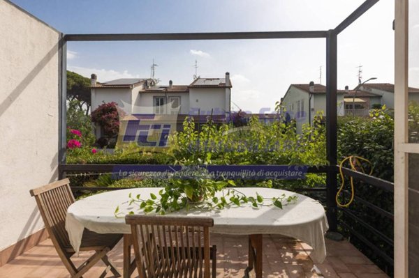casa indipendente in vendita a Roma in zona Casal Palocco