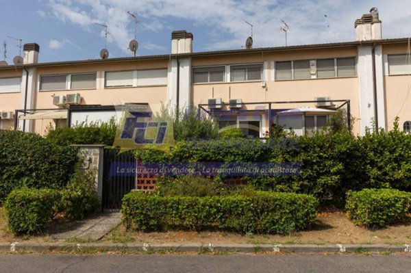 casa indipendente in vendita a Roma in zona Casal Palocco