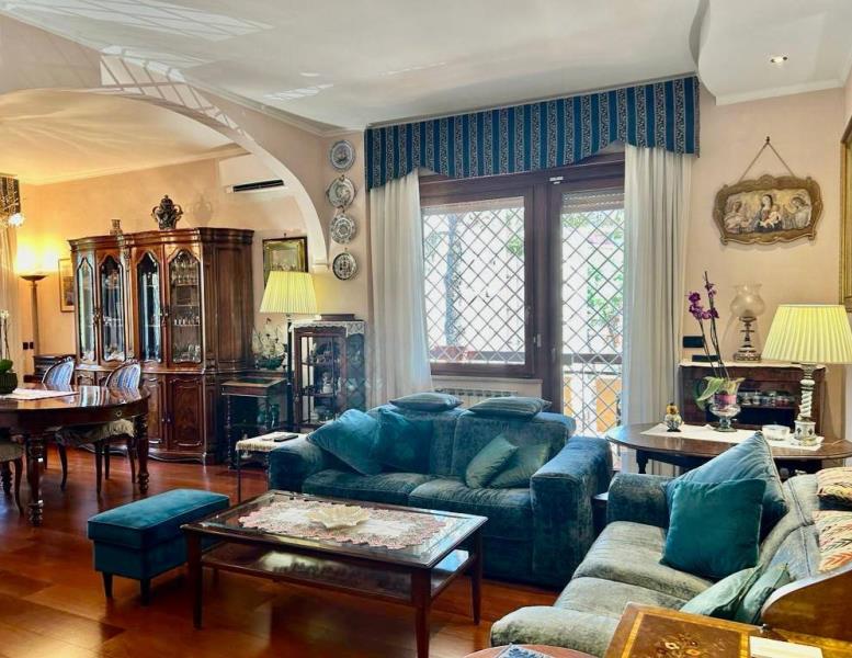 appartamento in vendita a Roma in zona EUR