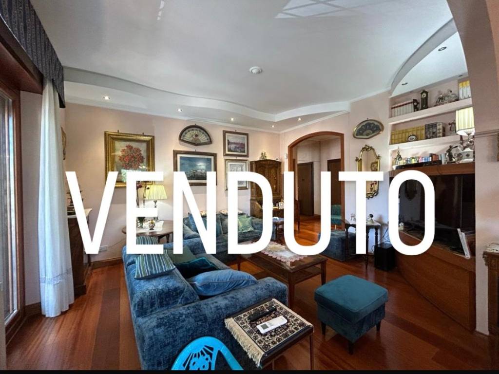 appartamento in vendita a Roma in zona EUR