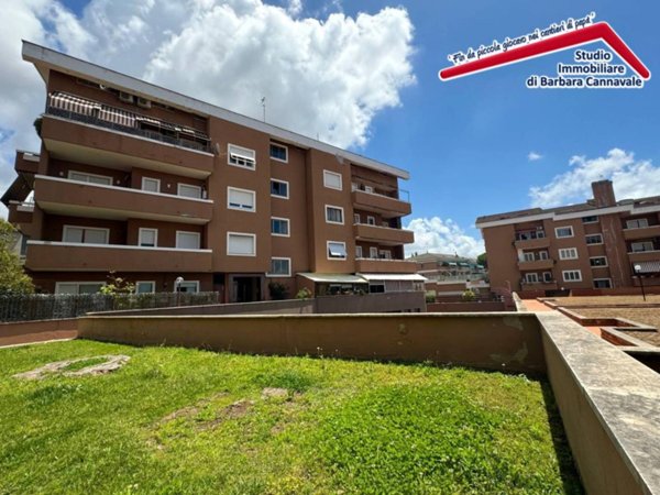 appartamento in vendita a Roma in zona Axa