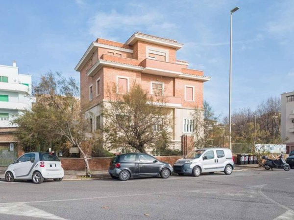 appartamento in vendita a Roma in zona Ostia