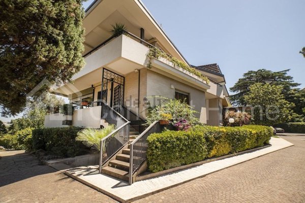 casa indipendente in vendita a Roma in zona EUR