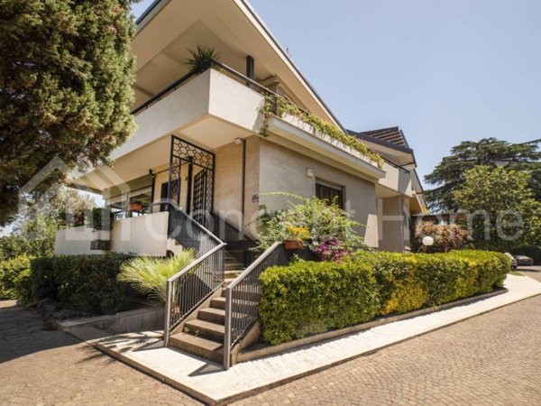 casa indipendente in vendita a Roma in zona EUR