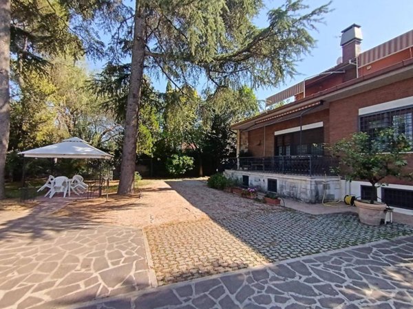 casa indipendente in vendita a Roma in zona Appio Pignatelli
