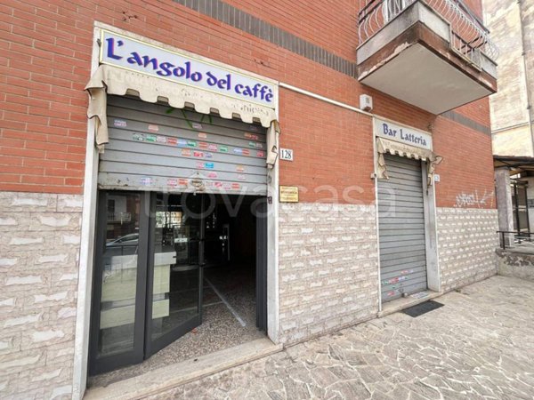 locale commerciale in vendita a Roma in zona Prenestino-Centocelle