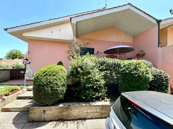 casa indipendente in vendita a Roma in zona Trigoria