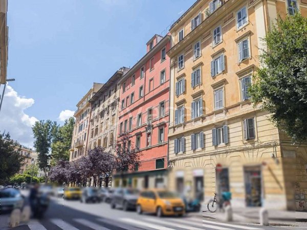 locale commerciale in vendita a Roma