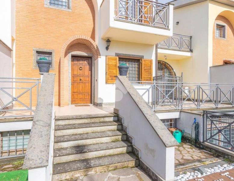 casa indipendente in vendita a Roma in zona Infernetto