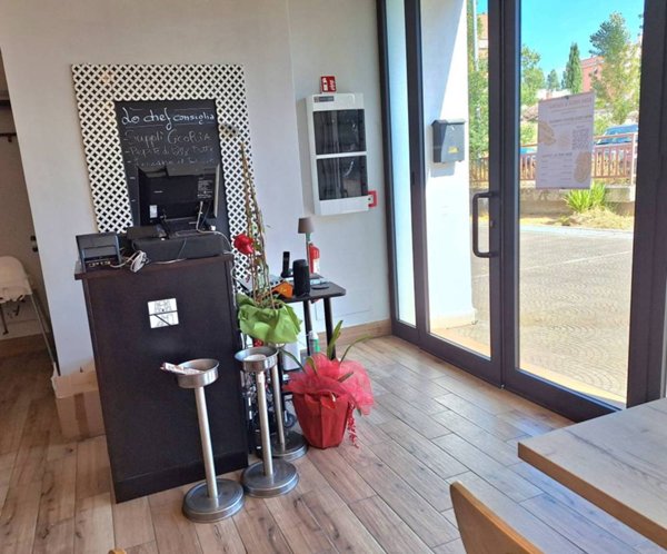 negozio in vendita a Roma in zona San Basilio