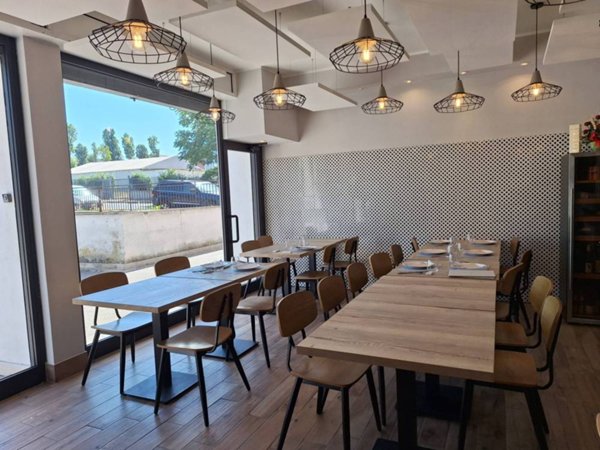 negozio in vendita a Roma in zona San Basilio