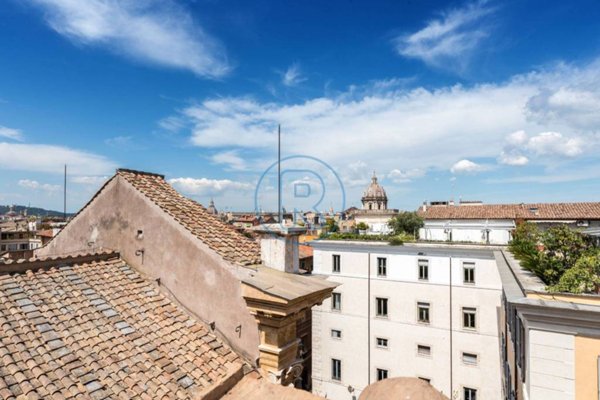 appartamento in vendita a Roma in zona Rione Regola