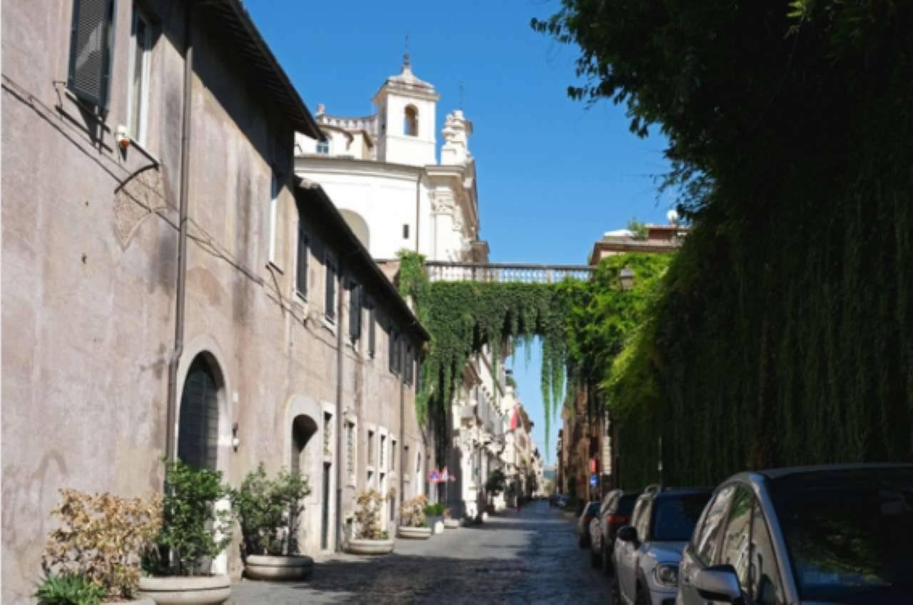 appartamento in vendita a Roma in zona Rione Regola