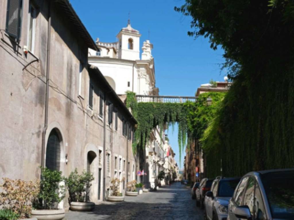 appartamento in vendita a Roma in zona Rione Regola