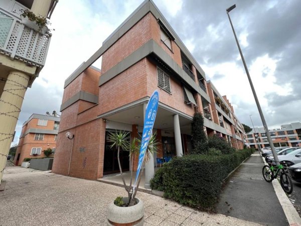 negozio in vendita a Roma in zona Acilia