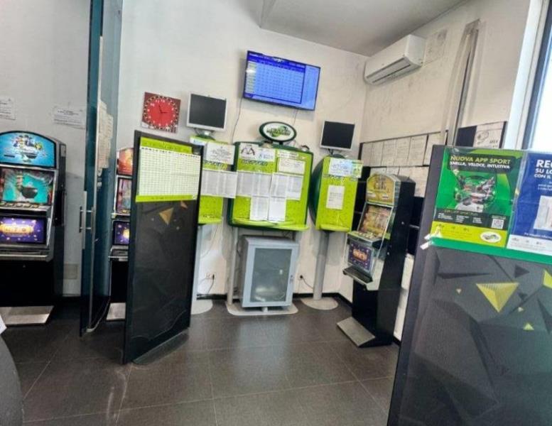 negozio in vendita a Roma in zona Trastevere