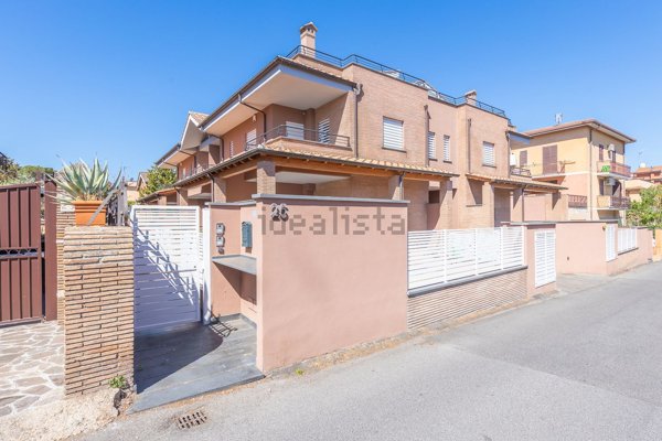 casa indipendente in vendita a Roma in zona Appio Pignatelli